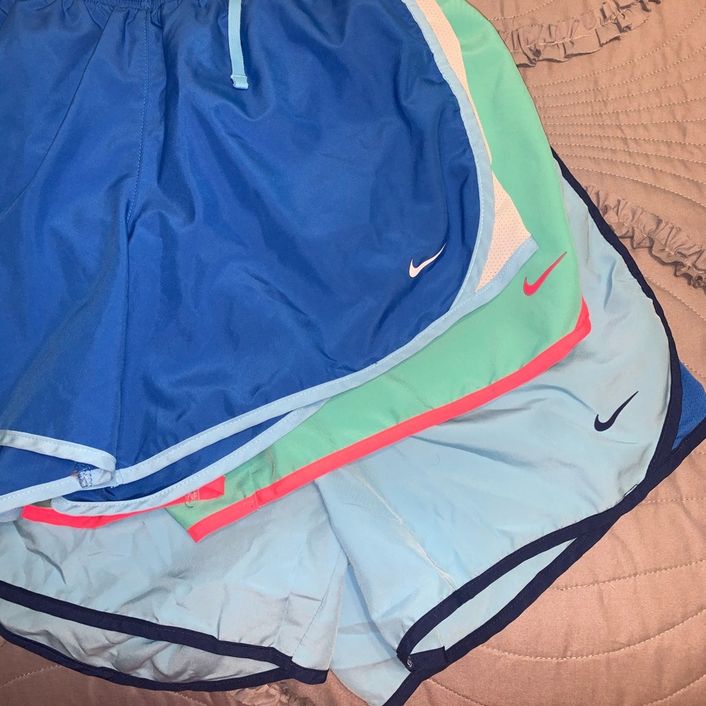 SET OF THREE GIRLS NIKE SHORTS